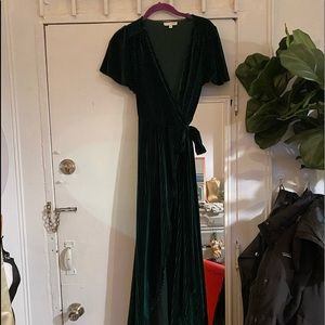 Brand new , never worn , emerald green velvet dress.